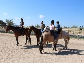 57 Montando a caballo
